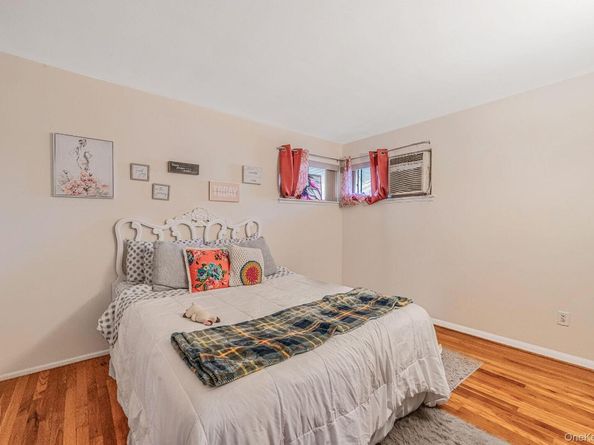 19 Amsterdam Avenue, West Babylon NY 11704