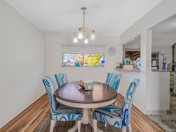 19 Amsterdam Avenue, West Babylon NY 11704