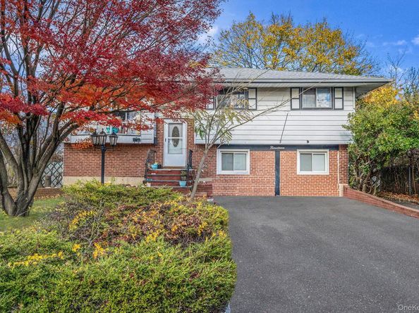 19 Amsterdam Avenue, West Babylon NY 11704