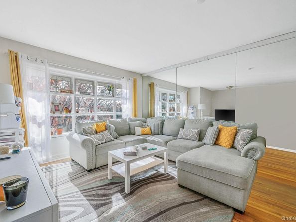 19 Amsterdam Avenue, West Babylon NY 11704