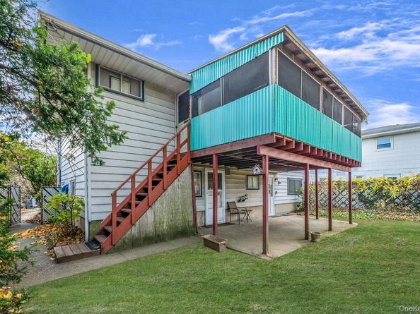 19 Amsterdam Avenue, West Babylon NY 11704