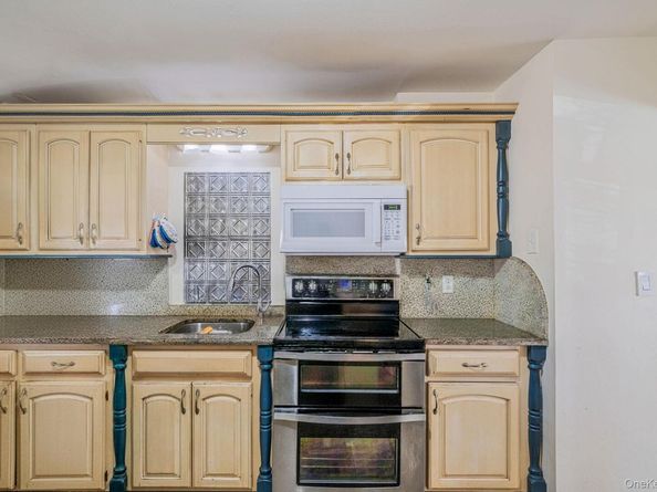 19 Amsterdam Avenue, West Babylon NY 11704