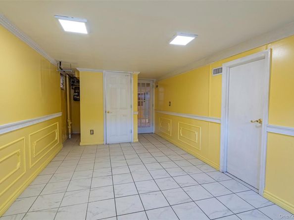 244-19 Grand Central Parkway, Douglaston NY 11362