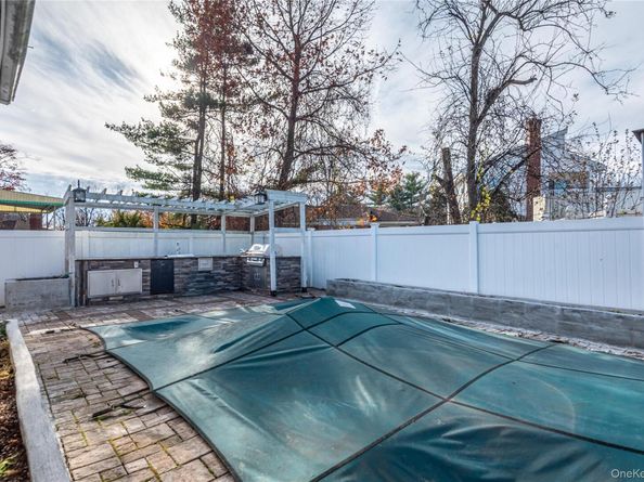 244-19 Grand Central Parkway, Douglaston NY 11362