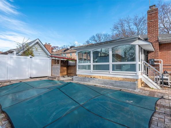 244-19 Grand Central Parkway, Douglaston NY 11362