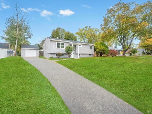 3004 New London Avenue, Medford NY 11763