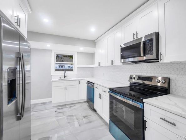 3004 New London Avenue, Medford NY 11763