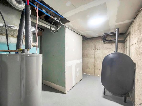 3004 New London Avenue, Medford NY 11763