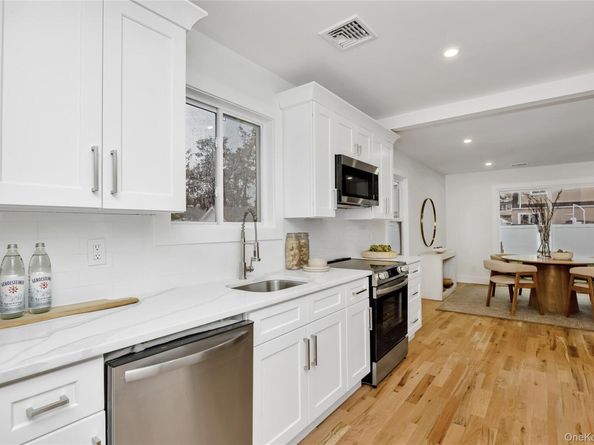 159 35th Street, Lindenhurst NY 11757