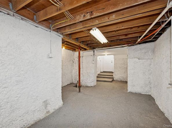 12 HewLett Point Avenue, East Rockaway NY 11518