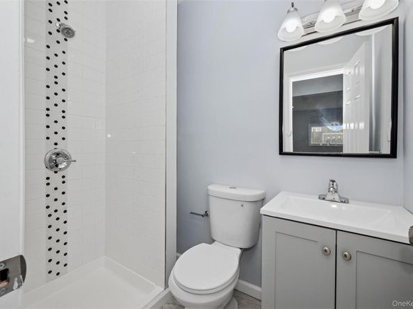 12 HewLett Point Avenue, East Rockaway NY 11518