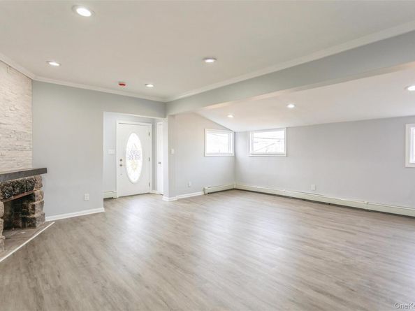 12 HewLett Point Avenue, East Rockaway NY 11518