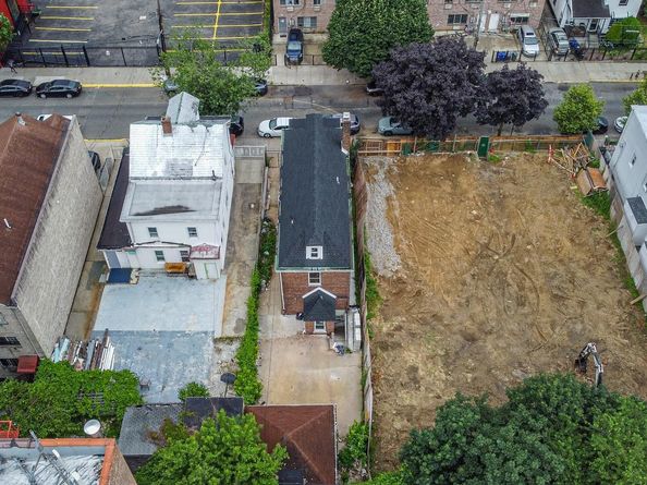 679 E 221st Street, Bronx NY 10467