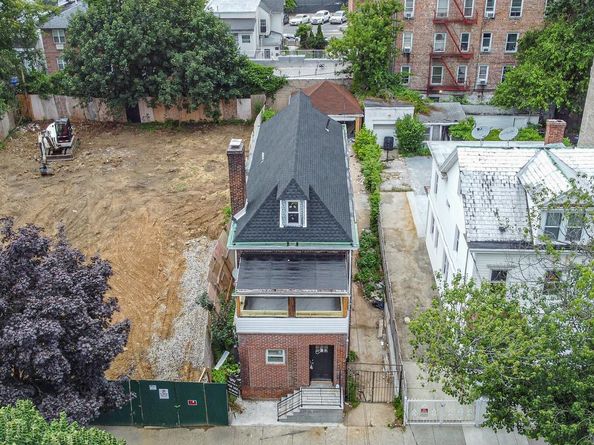 679 E 221st Street, Bronx NY 10467