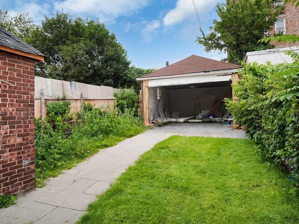 679 E 221st Street, Bronx NY 10467