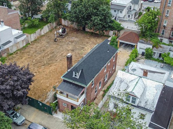 679 E 221st Street, Bronx NY 10467