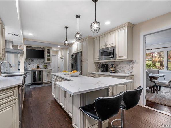 70 Avery Road, Woodbury NY 11797