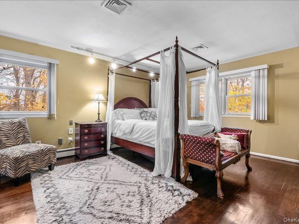 70 Avery Road, Woodbury NY 11797