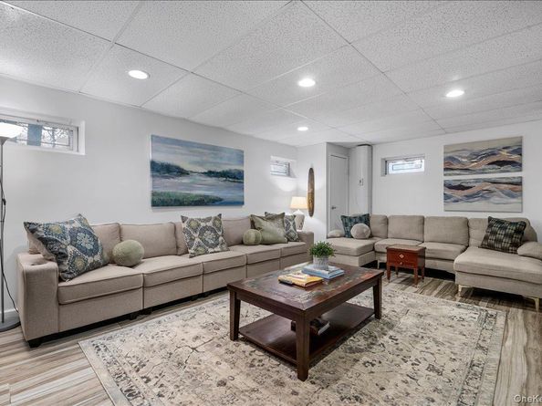 70 Avery Road, Woodbury NY 11797