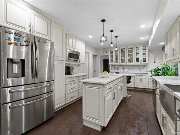 70 Avery Road, Woodbury NY 11797