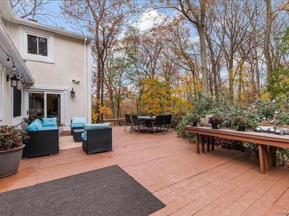 70 Avery Road, Woodbury NY 11797