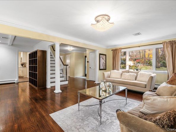 70 Avery Road, Woodbury NY 11797