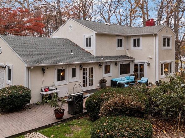 70 Avery Road, Woodbury NY 11797