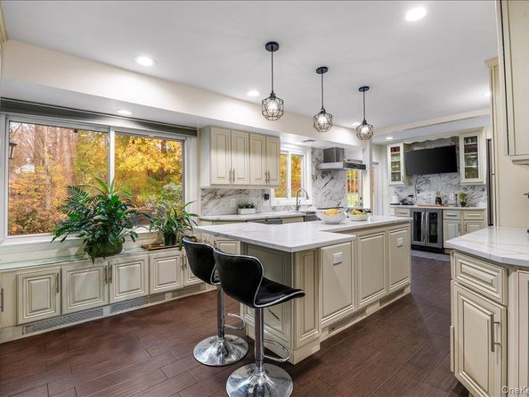 70 Avery Road, Woodbury NY 11797