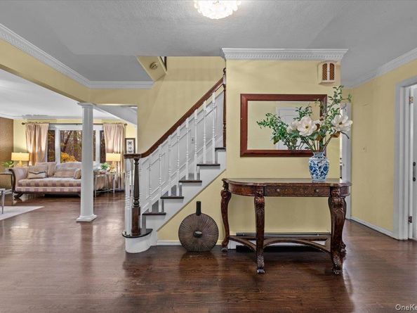 70 Avery Road, Woodbury NY 11797