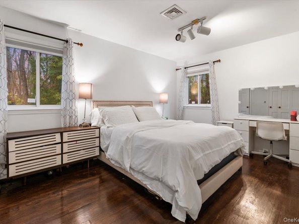 70 Avery Road, Woodbury NY 11797