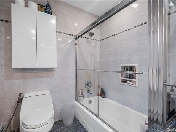 70 Avery Road, Woodbury NY 11797