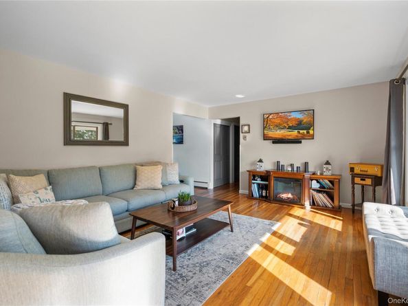 25 Washington Street, East Islip NY 11730