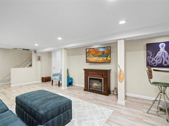 25 Washington Street, East Islip NY 11730