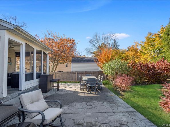 25 Washington Street, East Islip NY 11730