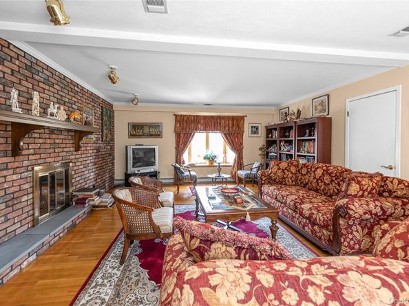 2 Coolidge Avenue T, Glen Head NY 11545