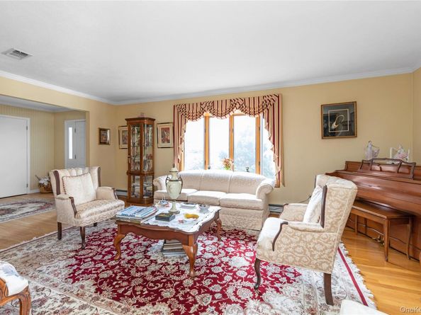 2 Coolidge Avenue T, Glen Head NY 11545