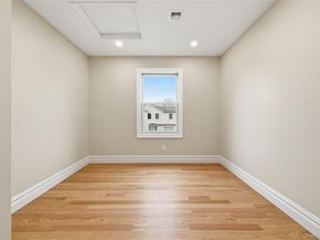 2 Griffin Lane, Syosset NY 11791
