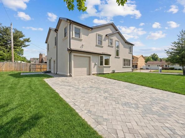 2 Griffin Lane, Syosset NY 11791