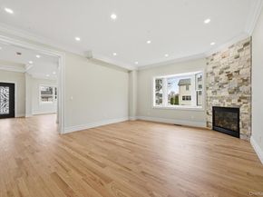 2 Griffin Lane, Syosset NY 11791