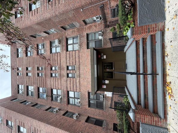 88-30 182nd Street 1H, Hollis NY 11423