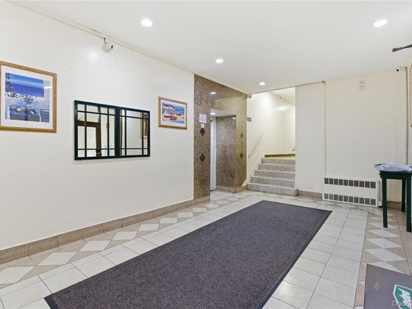 88-30 182nd Street 1H, Hollis NY 11423