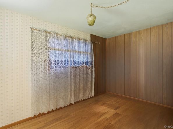 11 Val Court, Holbrook NY 11741