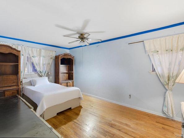 11 Val Court, Holbrook NY 11741