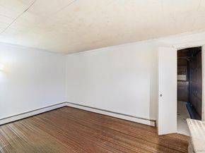 11 Val Court, Holbrook NY 11741