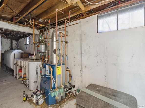 11 Val Court, Holbrook NY 11741