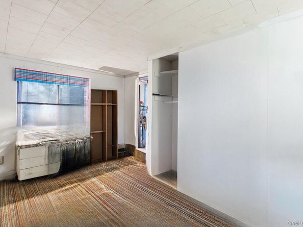 11 Val Court, Holbrook NY 11741