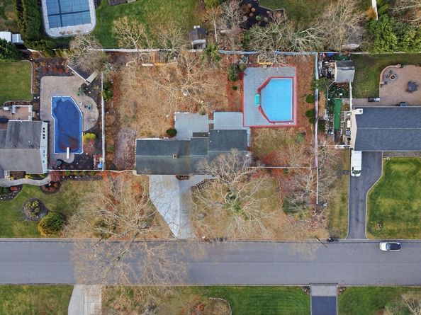 11 Val Court, Holbrook NY 11741