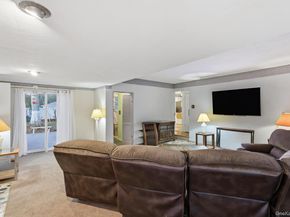 11 Val Court, Holbrook NY 11741