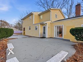 11 Val Court, Holbrook NY 11741