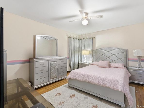 11 Val Court, Holbrook NY 11741